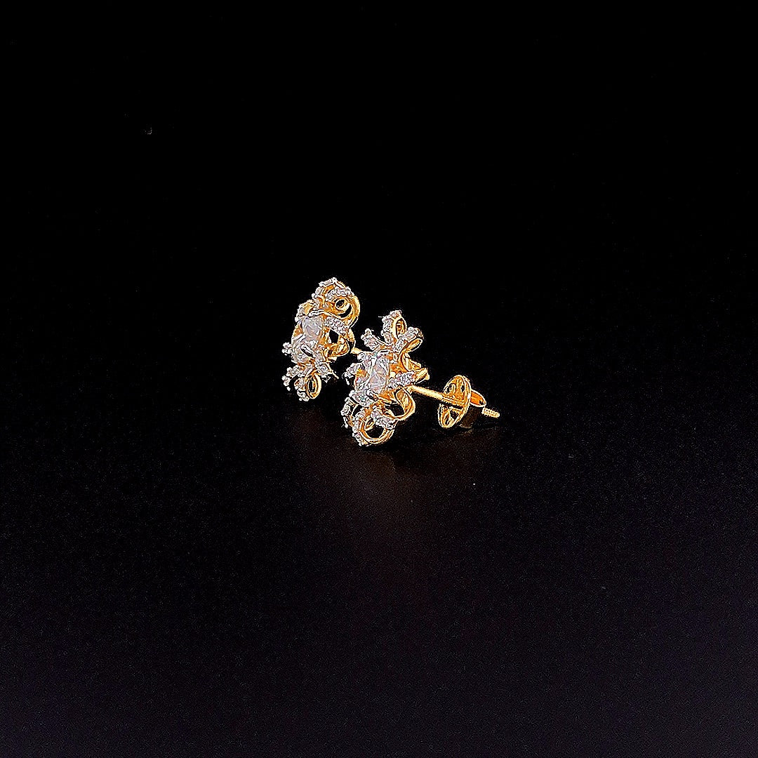 Elegant Swirl Shaped Diamond Earring