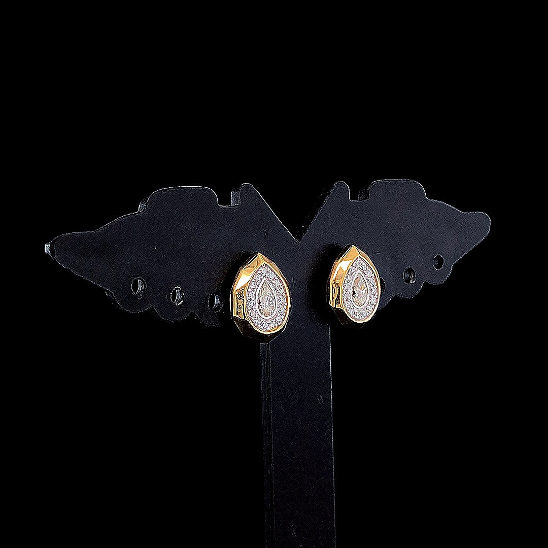 Stylish Round Diamond Pear Cluster Earring