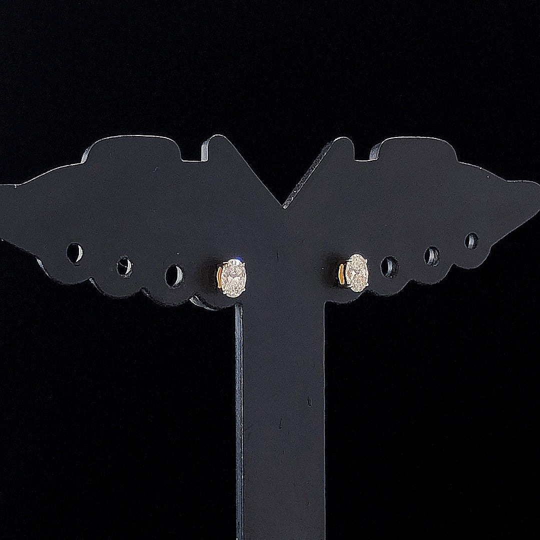 0.12cts Solitaire Oval Diamond Earring