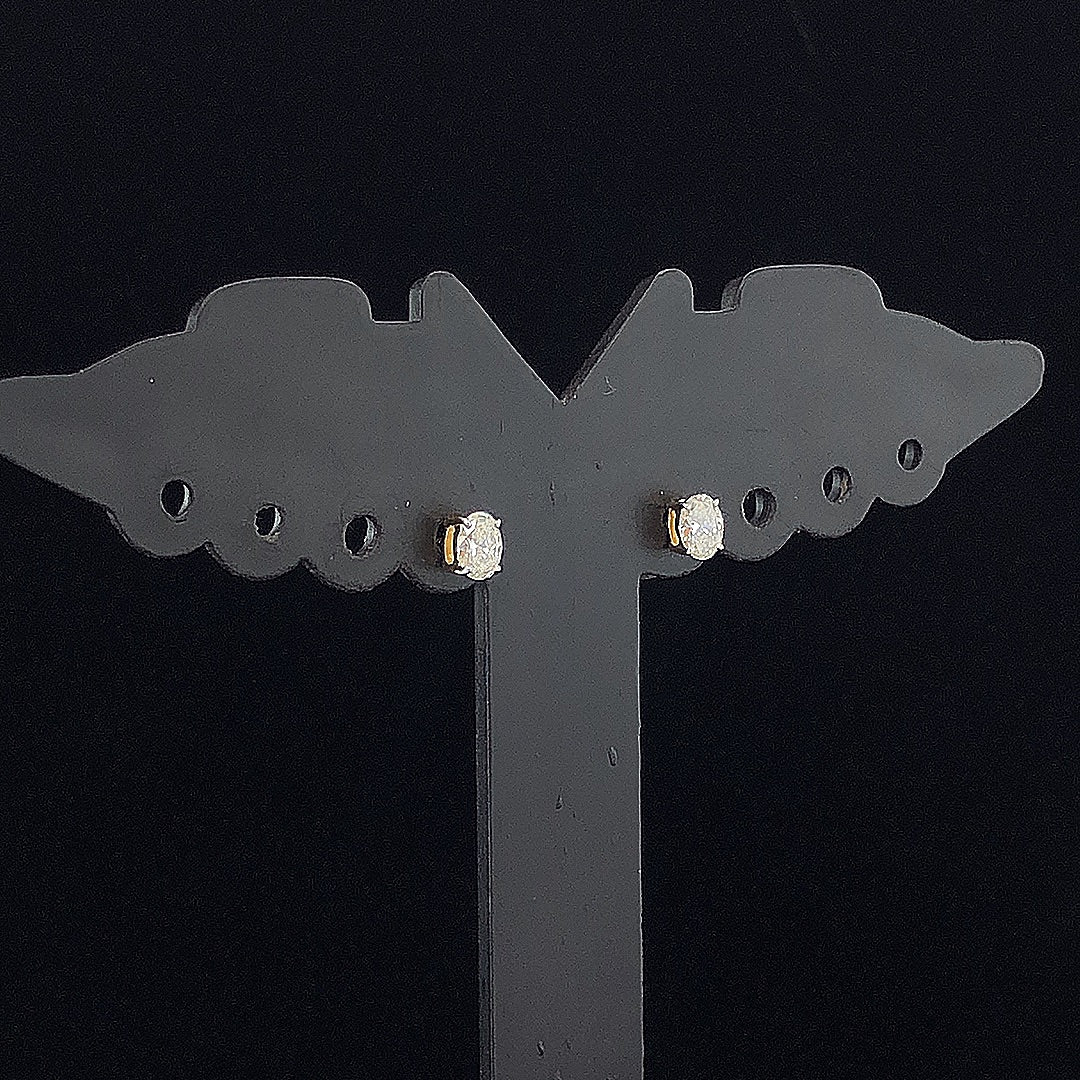 0.10cts Solitaire Oval Diamond Earring