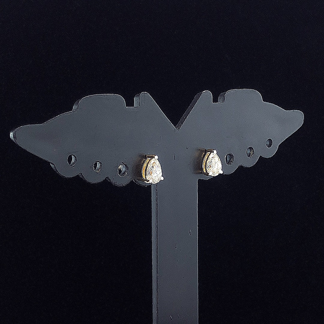 0.25cts Solitaire Pear Diamond Earring