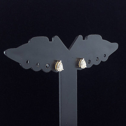 0.25cts Solitaire Pear Diamond Earring