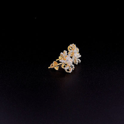 Elegant Swirl Shaped Diamond Earring